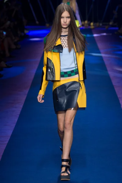 Look 14